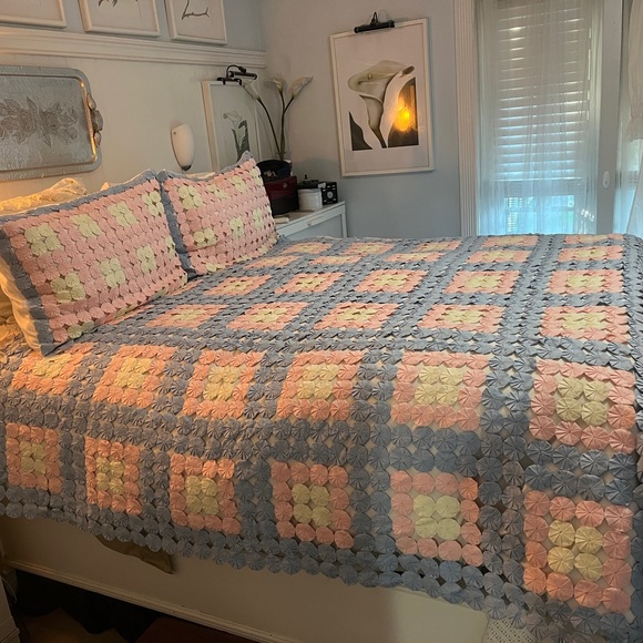 Yo Yo Quilt Bedspread